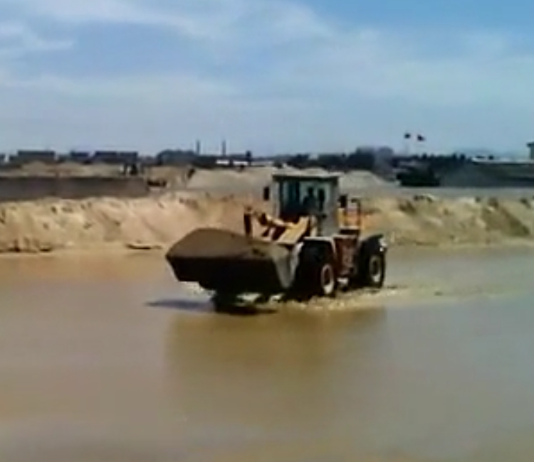 Wheel loader used in the water